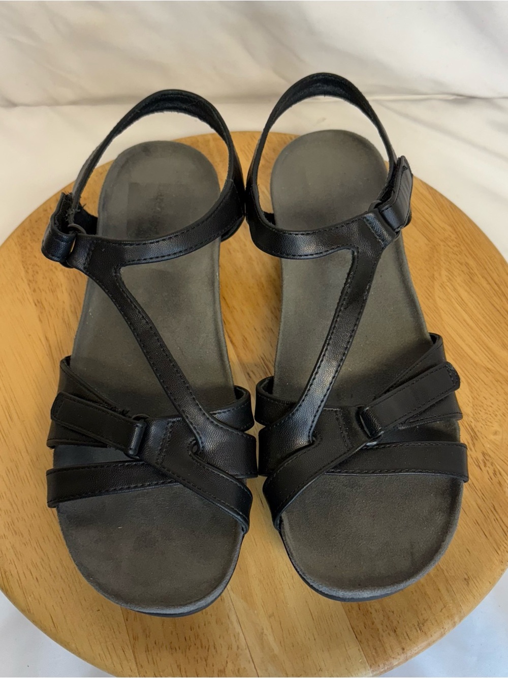 Baretraps JAXEN Women's Flat Sandals Black Adjustable Hook and Loop Comfort 8.5M
